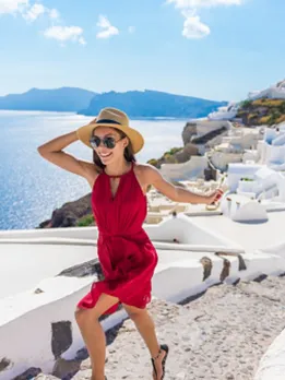 women travelling 1 - unsplash (1)