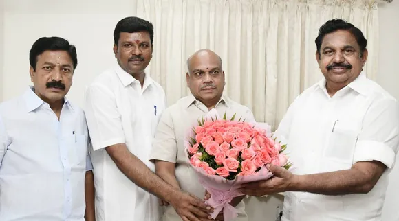 TTV Dhinakaran, AMMK, AIADMK, Villupuram District, டிடிவி தினகரன், அமமுக, விழுப்புரம், அதிமுக, எடப்பாடி பழனிசாமி, சிவி சண்முகம், அதிமுகவில் இணைந்த அமமுக மாவட்ட செயலாளர்கள், Edappadi K Palaniswami, CV Shanmugam