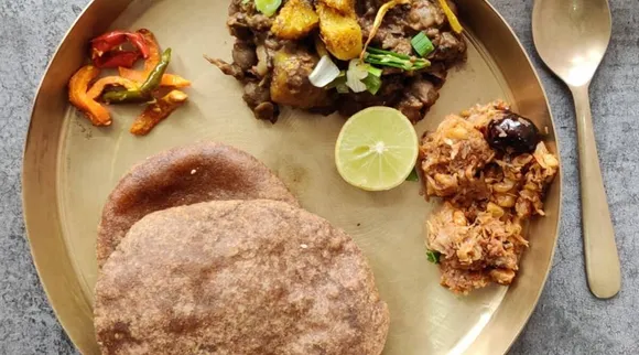 Nachni roti, Nachni roti for weight loss, Ragi roti recipe, கேழ்வரகு ரொட்டி, கேழ்வரகு பலன்கள், ராகி உணவுகள், கேழ்வரகு உணவுகள், சர்க்கரை நோயாளிகளுக்கு ராகி உணவுகள், சர்க்கரை நோயாளிகளுக்கு கேழ்வரகு உணவுகள், ragi diabetes health benefits, Tamil Indian Express news, ragi, finger millet, Ragi roti for diabetes