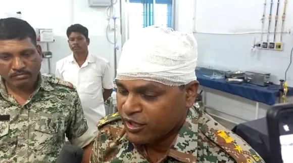 chhattisgarh church vandalised, chhattisgarh church, chhattisgarh cop head injury, சத்தீஸ்கரில் தேவாலயம் மீது தாக்குதல்; மூத்த போலீஸ் அதிகாரி தலையில் காயம், chhattisgarh cop injured, chhattisgarh news, news, news today, latest news, Tamil indian express