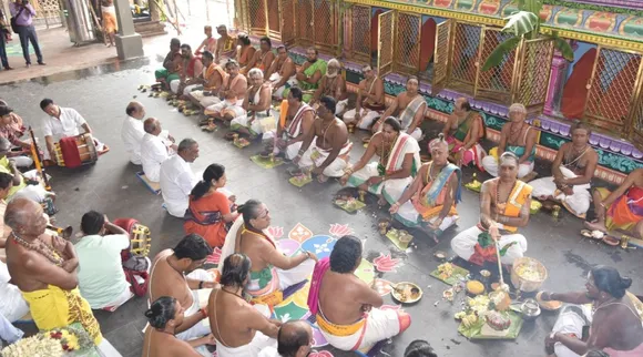 எட்டு கால யாக பூஜை: விறுவிறுப்பாக நடைபெற்று வரும் பழனி தண்டாயுதபாணி சுவாமி கோவிலின் கும்பாபிஷேகம்