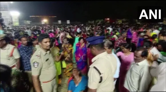 ஆந்திராவில் சந்திரபாபு நாயுடு நிகழ்ச்சி கூட்ட நெரிசலில் சிக்கி 3 பெண்கள் மரணம்; பலர் காயம்