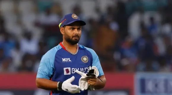 Rishabh Pant Health update:undergoes knee surgery in Mumbai Hospital tamil news