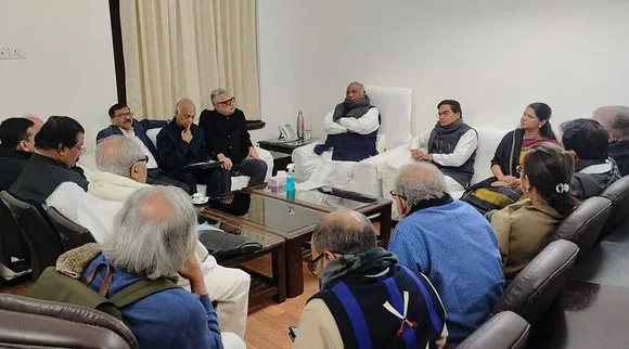 Opposition seeks discussion on allegations against Adani group, budget 2023, budget 2023 india, budget 2023 news, adani shares, adani group, budget in india, மல்லிகார்ஜுன கார்கே, அதானி குழுமம் மீது நாடாளுமன்ற கூட்டுக்குழு விசாரணை நடத்த கோரிக்கை, எதிர்க்கட்சிகள் கோரிக்கை, union budget 2023, union budget of india, union budget 2023 income tax, income tax union budget, income tax slab live updates, income tax, budget updates, budget 2023 , nirmala sitharaman, nirmala sitharaman budget 2023, finance minister nirmala sitharaman, budget 2023 news