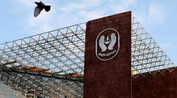 LIC profit jumps 466 pc in Q4