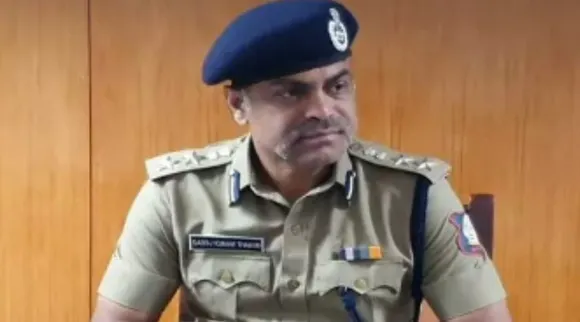 இளைஞரை பூட்ஸ் காலால் உதைத்தது ஏன்? அடிப்பது போல ஆக்டிங் - எஸ்.பி விளக்கம்