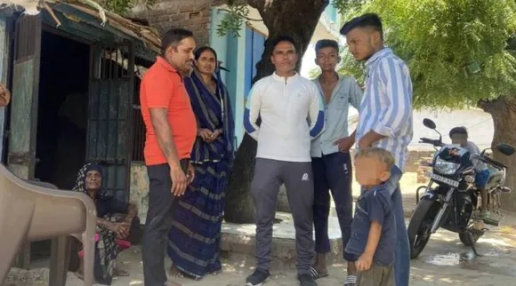 Gujarat dalits, Dalit in a Gujarat village, dalit, தலித் சமூகம், குஜராத் கிராமத்தில் தலித் சமூகம், குஜராத் கிராமத்தில் ஒரு இளம் தலித், dalit community, dalit discrimination, Dalit families, Ahmedabad news, Gujarat, Indian Express, Current affairs