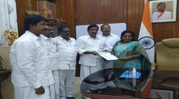 Puducherry ADMK met Tamilisai