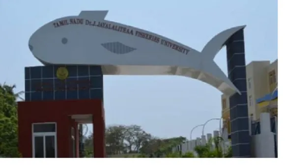 30 மாணவர்கள், 2 ஊழியர்கள் சஸ்பெண்ட்