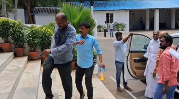 puducherry: attempt to set on fire by woman front of cm N. Rangaswamy