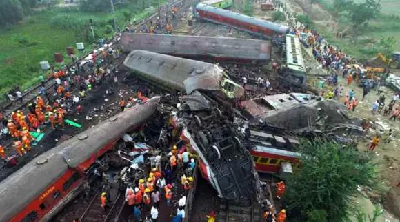 Race against time for rescue team at Odisha train accident site as toll climbs to 233 Tamil News