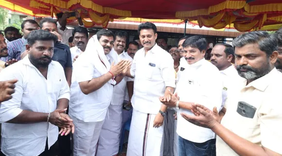 Minister Anbil Mahesh, Tiruchirappalli, Tiruchi news, DMK, BJP< BJP cadres 100 people joined DMK in the presence of Anbil Mahesh, அன்பில் மகேஷ் முன்னிலையில் தி.மு.க-வில் இணைந்த 100 பா.ஜ.க-வினர் - BJP cadres joined in DMK Anbil Mahesh