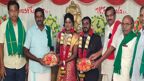 Tomatoes are gifted to newlyweds in Coimbatore
