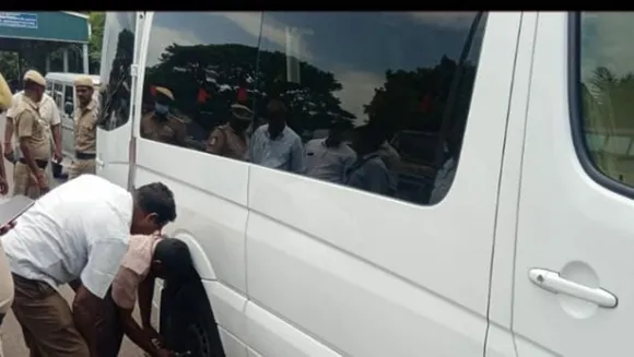 In Trichy the car in which Stalin was traveling broke down and stopped in the middle of the road