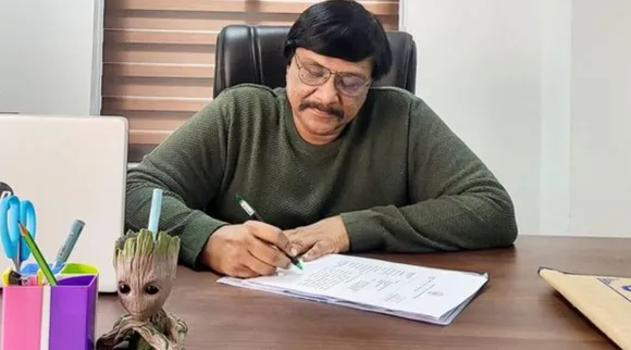 Poet Manushyaputhran's political poem, Poet Manushyaputhran, Manushyaputhran, Manushyaputhran political poem draws attention in socila media, 'மண்டியிட்டு எவர் பாதங்களையும் தொட முடியவில்லை, மனுஷ்ய புத்திரன் அரசியல் கவிதை, அப்துல் ஹமீது, திமுக, poet Abdul Hameed Sheik Mohamed, Poet Manushyaputhran's political poem draws attention in socila media, Abdul Hameed Sheik Mohamed, DMK,