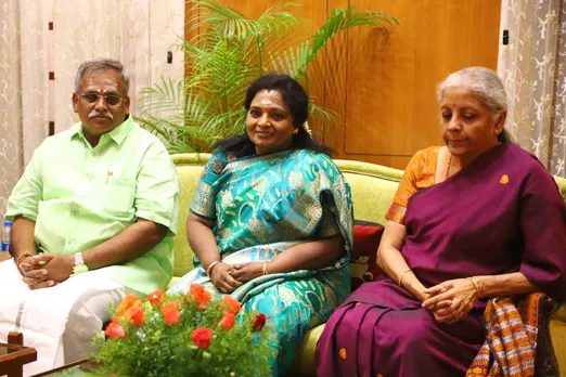 புதுச்சேரி சென்ற நிர்மலா சீதாராமன்