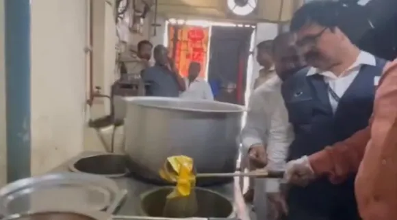 chennai virudhunagar hotel foods complaints, virudhunagar hotel, 6 people vomiting and fainting, Food safety officials inspection, சென்னையில் ஹோட்டல் குழம்பில் காகிதம்;, சாப்பிட்ட 6 பேருக்கு வாந்தி மயக்கம் - Papers in chennai hotel, foods food safety officials inspection