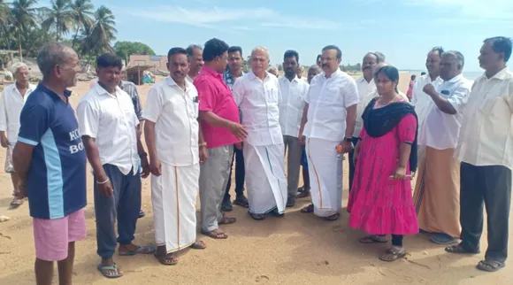 Congress MP Vaithilingam visits Affected by sea erosion in Puducherry, புதுச்சேரியில் கடல் அரிப்பு சீற்றத்தால் பாதிப்பு, நாடாளுமன்றத்தில் பேசி முடிவு எடுப்பேன், காங்கிரஸ் எம்.பி வைத்திலிங்கம் உறுதி, Congress MP Vaithilingam visits
