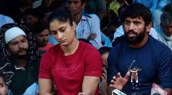 Bajrang Punia - Vinesh Phogat Asian Games: Delhi High Court seeks WFI response Tamil News