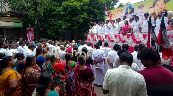 Pudhucherry AIADMK stage protest
