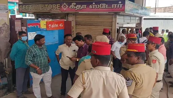 Officials traders argue at Puducherry bus stand