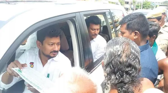 Farmers besieged Minister Udayanidhi's car causing stir, அமைச்சர் உதயநிதி காரை விவசாயிகள் முற்றுகையிட்டதால் பரபரப்பு, திருச்சி, உதயநிதி, அய்யாக்கண்ணு, Ayyakannu, Farmers besieged Minister Udayanidhi's car causing stir