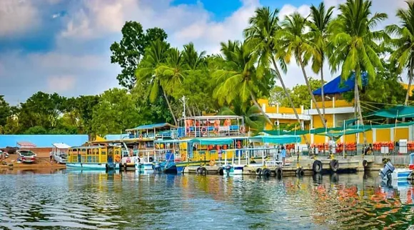 Coast Guard Division Notification, Ban on plying of tourist boats in Puducherry, புதுச்சேரியில் சுற்றுலாப் படகுகளை இயக்கத் தடை, கடலோரக் காவல் பிரிவு அறிவிப்பு, Coast Guard Division Notification, Ban on plying of tourist boats in Puducherry