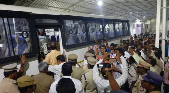 Tamil Nadu Revenue Department staffs protest, Revenue Department staffs to condemns to suspends Tahsildar of Kallakurichi, தமிழகம் முழுவதும் வருவாய்த்துறையினர் போராட்டம், வெறிச்சோடிய அரசு அலுவலகங்கள், வருவாய்த்துறையினர் போராட்டம் பின்னணி என்ன?, Revenue Dept. staffs protest to condemns to suspends Tahsildar