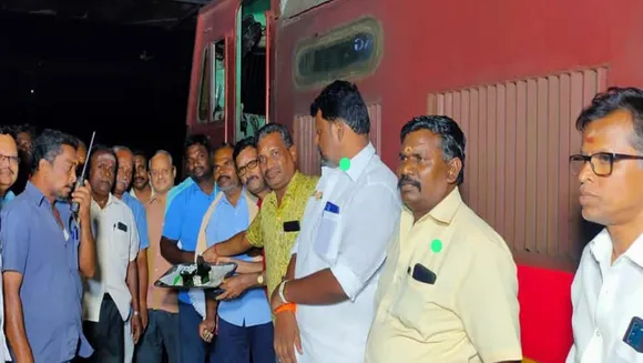 Uzhavan Express passangers celebrated 10 years anniversary by cutting a cake