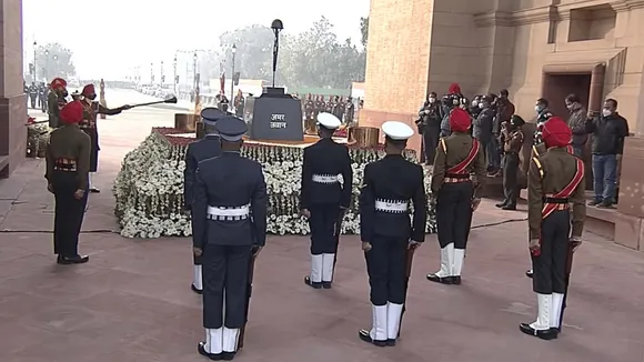 The Amar Jawan Jyoti at India Gate