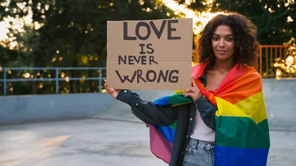 Queer prose: An absurd(ist) response to the mania of hyper-identification