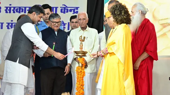 Dr. Abhishek Verma became a powerful message of Sanatan, praised by Sadguru Sudhanshu Maharaj