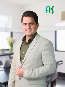 Freshokartz helps farmers in getting organised in terms of efficiently Buying Agri Inputs, Selling theirs produces in the market, taking financial solutions and Crop Advisory. Freshokartz does this with a network of Village Level Micro-Entrepreneurs and we call them Freshokartz Saarthi's.