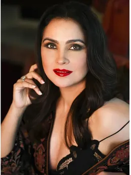Bollywood actress who is one of the top actresses in the world, she has her own brands, she also engages in business, apart from acting. they are successful in both business and acting.