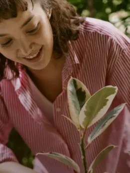 Career Opportunities in Agriculture Agriculture Careers Agronomist Agronomists help farmers solve problems to boost food and product production. Lecturers Universities and agricultural institutes hire qualified lecturers, researchers, and assistant professors. Ecological engineer They use science and engineering to improve drainage, soil, and waste filtering. Farm machinery mechanic Agricultural equipment technicians assemble, disassemble, repair, and maintain farm equipment. Horticulturist Horticulturists use science to improve fruits, vegetables, and ornamentals and study pests and diseases. Agronomy sales manager They advise farmers and businesses on seeds, manure, and fertilisers. Ag expert These experts advise farmers and agribusinesses on crop cycles, soil fertility, crop rotation, and water. Animal geneticist Animal geneticists study animal genes to understand their behaviour and improve trait heritability. Farm Economist They estimate economic activity and analyse data.