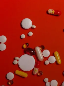 Career opportunities in Geneticist Geneticist jobs Clinical genetics Doctor who treats and diagnoses patients Clinical Cytogenetics This lab job focuses on chromosome abnormalities. Clinical biochemical genetics focuses on inherited metabolic disorders. Medical genetics DNA mutation lab job. University geneticists Geneticists apply for grants and raise funds for projects. Forensic geneticists These geneticists identify suspects using DNA samples. Genetic lab directors Geneticists create new drugs, disease-resistant animals, and crop yields. Biotechnology or genetic engineering assistant professor. Consultant Clinical geneticists evaluate, diagnose, and treat families with genetic diseases. Pharmaceuticals Geneticists work in pharmaceutical labs.