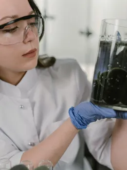 Career Opportunities in Biochemistry Chemical Technician Laboratory Technician Forensic scientist Chemical engineer Wildlife Biologist Biochemist Molecular Biologists Research Scientist Physician