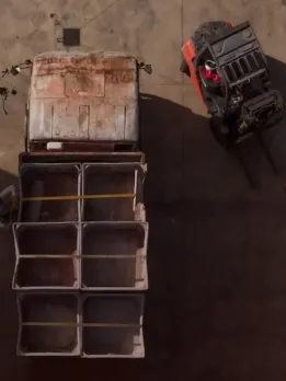 Career opportunities in Freight Trucking Industry. Animal Transport You'll move farmers' and ranchers' livestock. Always needed. A truck Washing and Detailing Truck owners can start their own truck washing and detailing business. This makes money well. Transporting Large Loads Construction, manufacturing, and retail companies transport oversized cargo. Semi-truck owner-operators can transport freight locally or across state lines. Delivery Services Start a trucking company. Local businesses accept food. Moving Company Moving was year-round. Moving services can help people move. Courier Service Courier services can launch trucking businesses. Local or long-distance delivery. Freight Forwarding Freight forwarding helps companies move their goods. Truck-Delivered Online Store Online retailers expand your audience. Truck deliveries can sell many items. Agricultural Production Farming requires trucks. Deliver agricultural equipment.