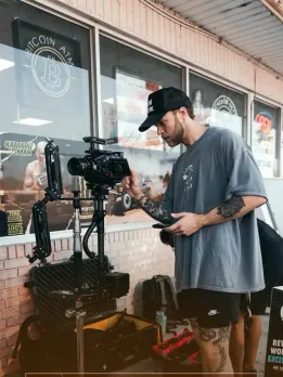 Business opportunities in photographer. Digital Photo Printing With a good digital printing machine, computer, and scanner, one can start a digital photo printing service. Commercial Photography Commercial stills and video are always in demand. This business is open to still and video photographers. Become a Photo Blogger to sell photos, photography products, tutorials, and ads. Photos of the sky Astronomy photographers work with researchers, scientists, and astronauts. High-quality equipment is essential for good photos. Fashion Shots One of the most popular commercial photography areas. Images tell stories, sell clothes, and promote fashion brands. Selling Photos Online Photography enthusiasts can sell their work online. Uploading photos to photo-selling sites makes the business money. Pet Photography The pet photography business is fun and growing. You can serve dog, cat, reptile, bird, and fish owners. Photo Restoration One can start this business from home. Make sure you can resto