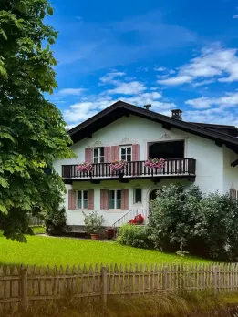 Business opportunities in Property management. Real Estate Investor Real estate investors seek passive-income properties. Commercial Property Management Businesses seek property managers. This career rewards good managers. Rental Property Management It involves managing single-family homes, apartments, and other rental properties. Real Estate Photographer This job is fun and introduces you to new people and places. Seeing your photos in print is exciting. Real Estate Agent Residential real estate agents assist buyers and sellers. They guide clients through the entire process. Real Estate Developers Developers buy land to build a subdivision or shopping mall. Real Estate Blog Blogging attracts clients and establishes your expertise. Property Flipping Business Flipping is a cheap way to get into real estate. Residential Appraisal Service It appraises real estate to help people value it. Realty Brokerage This company purchases and sells homes. Understanding the housing market is needed.