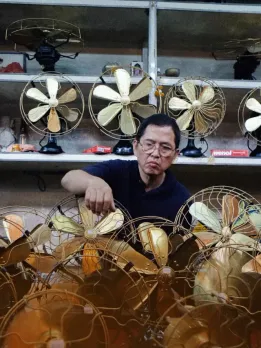 Business ideas in dropshipping. Retro items appeal to customers. Retro dropshipping is profitable. Niche clothing Niche clothing is profitable because you can quickly capture a market and build loyalty. Car accessories You can easily find and sell products for this dropshipping niche to a large customer base. Kitchen tools Kitchen gadgets sell well on E-commerce if they're cute. Footwear A dropshipping business in footwear is profitable due to its diverse product line. Fan gear Online fan merchandise sales are easy because customers share it with other fans with similar interests. Supplies for gardening It's a niche with steady growth, easy entry, and in-demand products. Childcare goods Social media marketing makes these products easier to sell than other dropshipping ideas because your audience is more accessible. Fitness gear In dropshipping, fitness equipment must be safe and trendy.