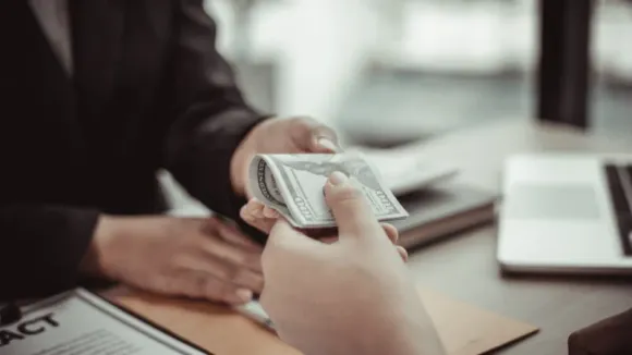 How to Sell Your Cash for Gold for Its True Worth