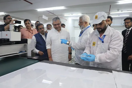 Pic 3- Union Minister Shri Ashwini Vaishnaw inaugurates India’s First Tempered Glass Manufacturing Facility by Optiemus