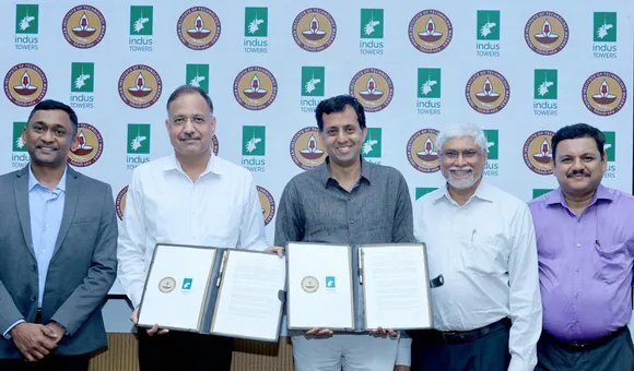 LtoR Mr. Manjush Mathews, Head - Engineering & Technology, Indus Towers Limited; Mr. Anil Gupta, Chief Technology & Delivery Officer, Indus Towers Limited; Prof Ashwin Mahalingam, Dean - Alumni and Corporate Relations,
