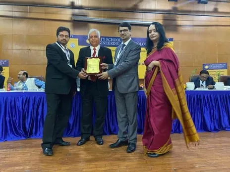 T R Dua bags Leadership Award