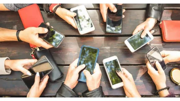 people using mobile