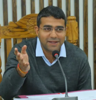 जिलाधिकारी दीपक मीणा 