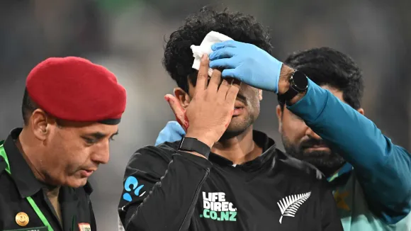 Rachin Ravindra rushed off the field soaked in blood after suffering nasty blow on face during Pakistan clash | Crickit
