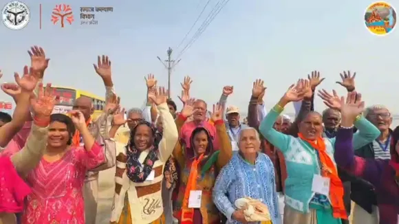 महाकुंभ बुजुर्गों का स्नान 