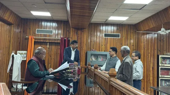 जनसुनवाई करते अध्यक्ष राजेश वर्मा 